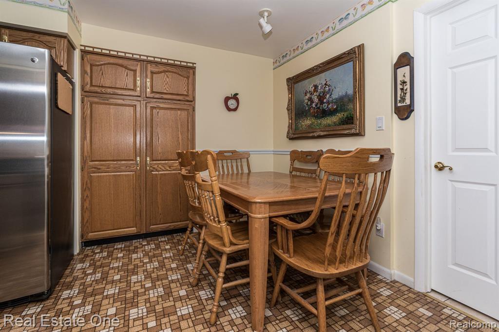 129 Texas Avenue Rochester Hills, MI 48309 - Photo 19 of 50