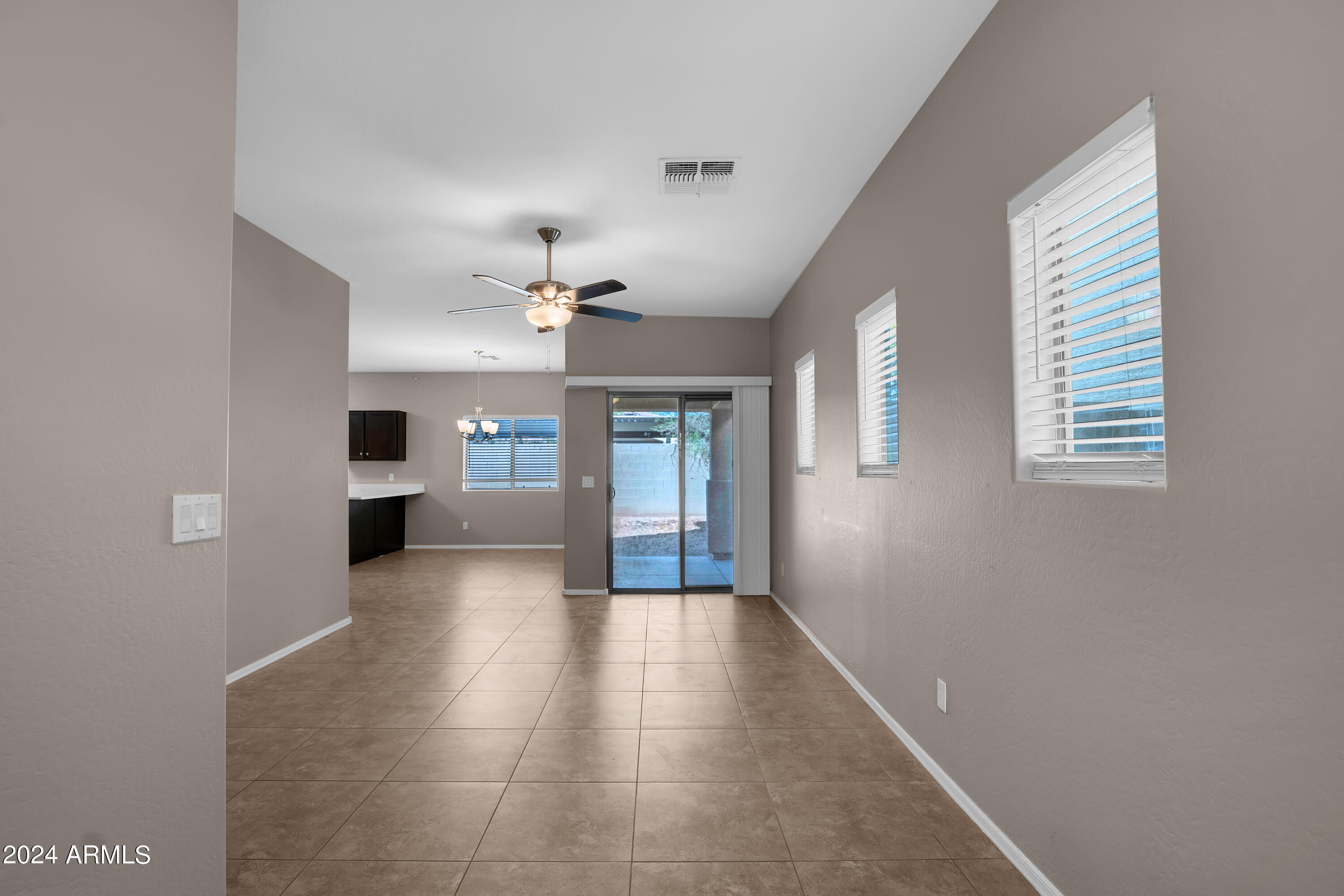 10225 West Camelback Road, Unit 37 Phoenix, AZ 85037 - Photo 4 of 33 Clp-8