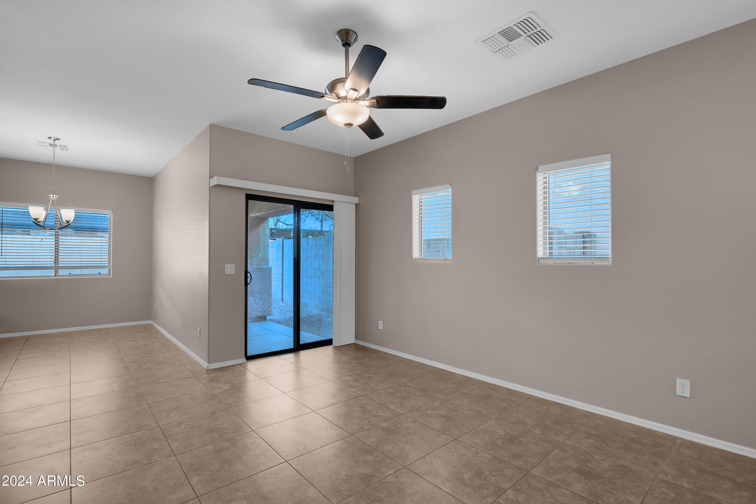 10225 West Camelback Road, Unit 37 Phoenix, AZ 85037 - Photo 6 of 33 Clp-10
