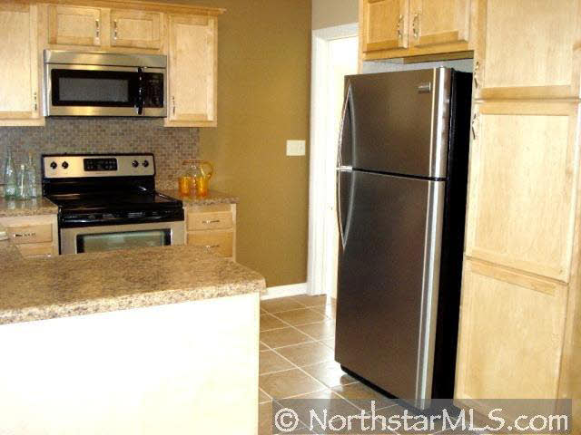 853 11 1/2 Street Southwest Rochester, MN 55902 - Photo 3 of 10