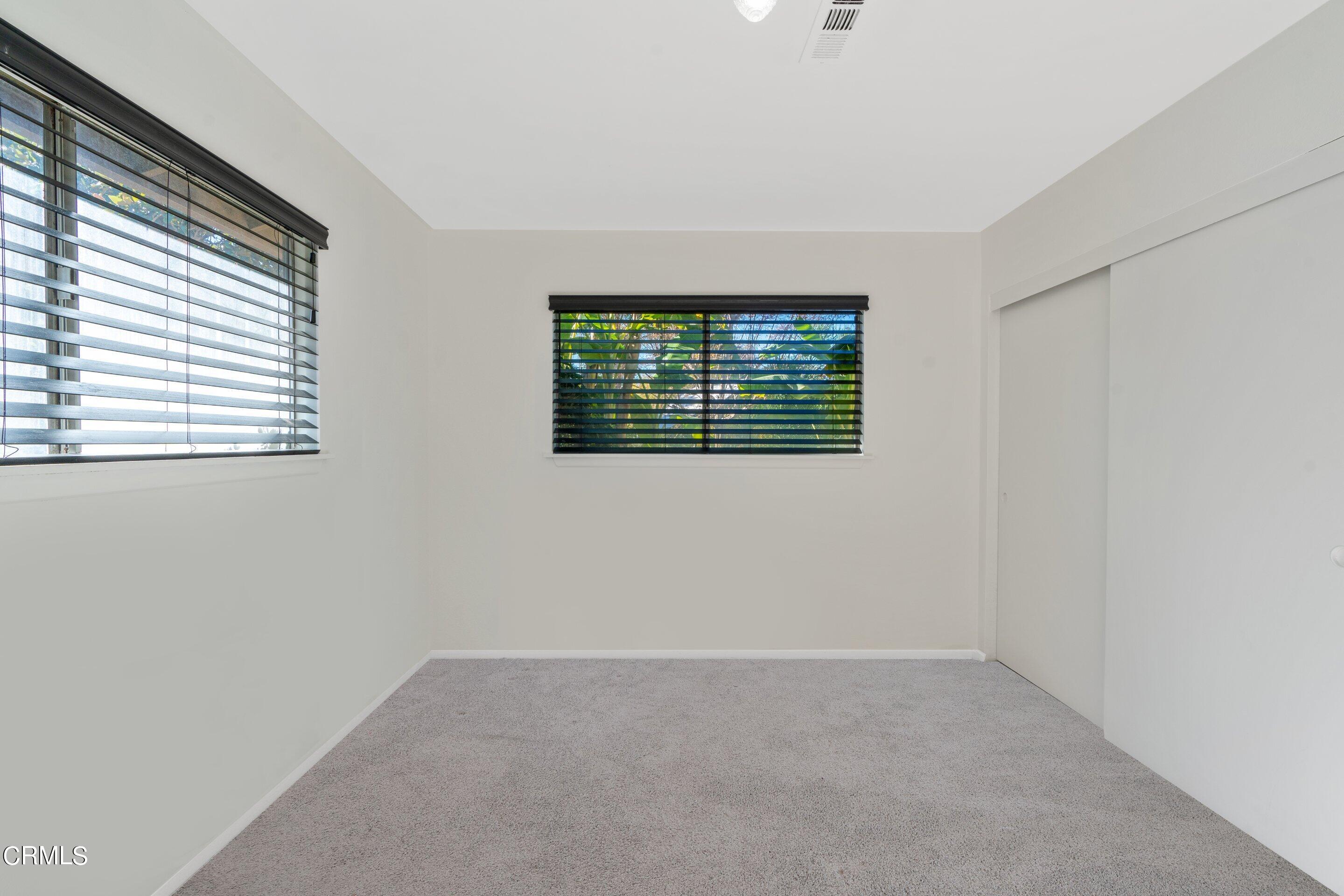 575 Winona Way Pasadena, CA 91103 - Photo 25 of 36 an empty room with a window