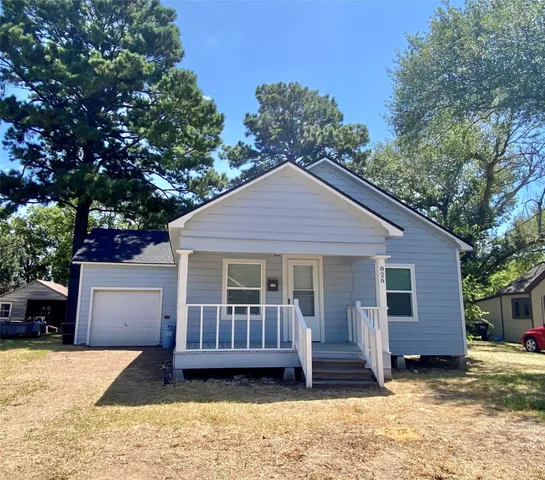 $1,475 | 826 Fowlkes Street, Sealy, TX 77474