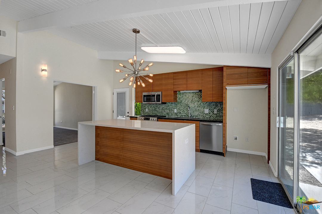 2785 North McCarn Road Palm Springs, CA 92262 - Photo 7 of 25 Entrance to backyard off dining area