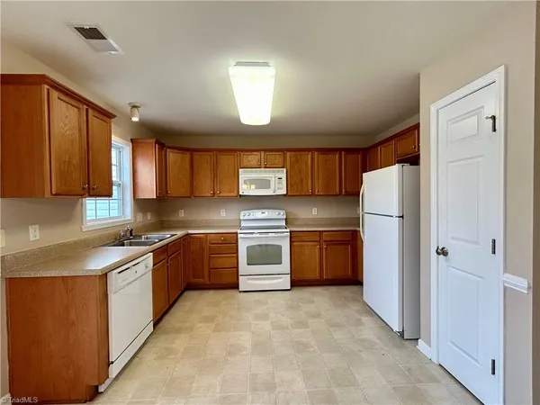 $1,700 | 3703 Spanish Peak Drive, High Point, NC 27265