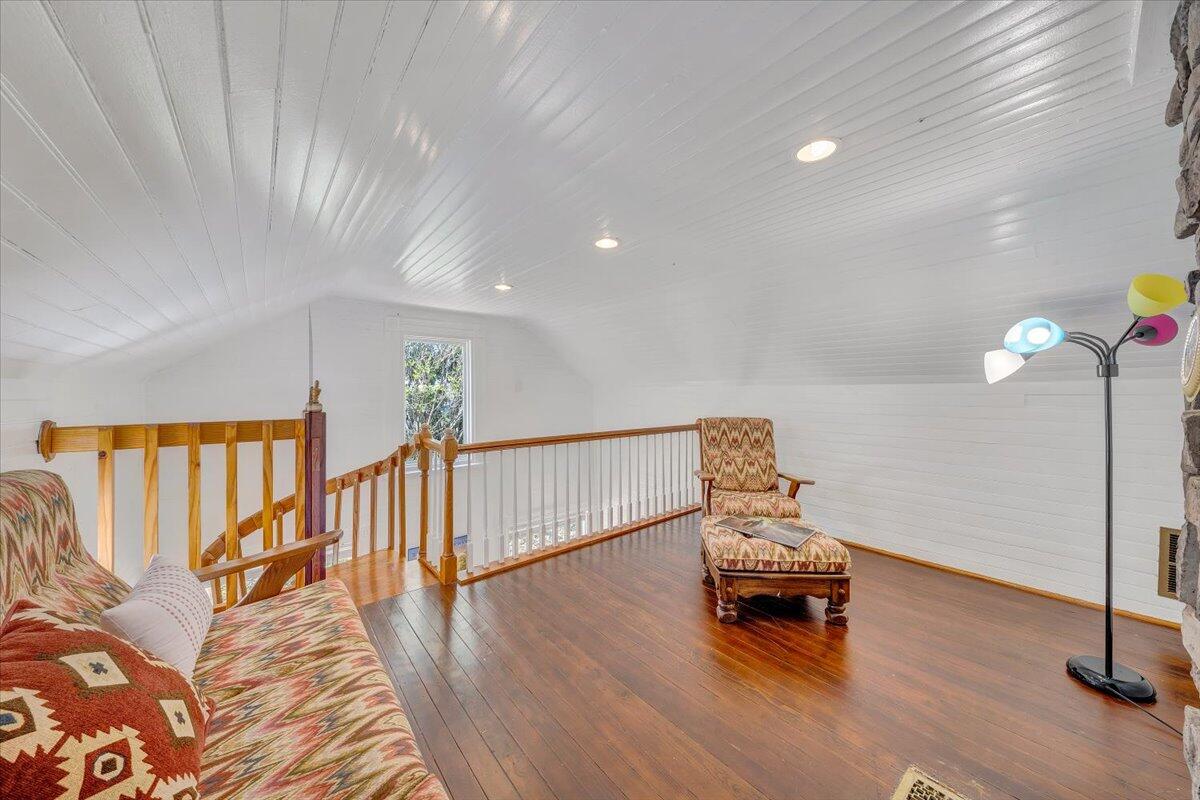 5297 Peaks Road Bedford, VA 24523 - Photo 26 of 68 25-MIB02057
