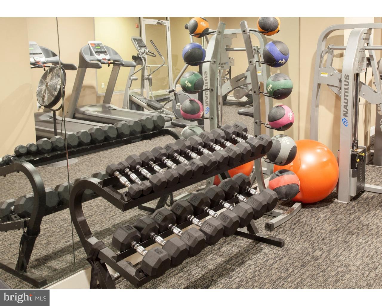 2130 Arch Street, Unit 103 Philadelphia, PA 19103 - Photo 18 of 25 a bathroom with a mirror