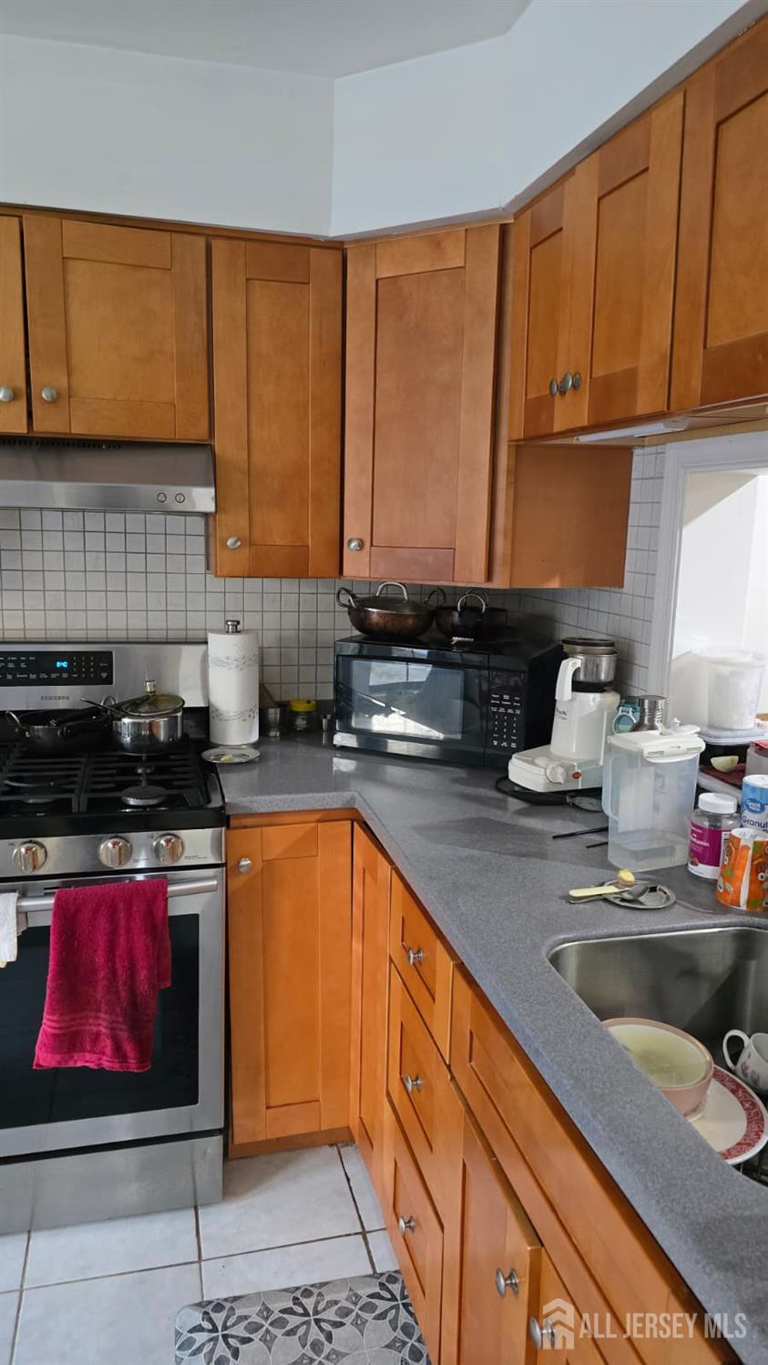 2805 Cricket Circle Edison, NJ 08820 - Photo 6 of 11 a kitchen with stainless steel appliances granite countertop a stove a sink and a white cabinets