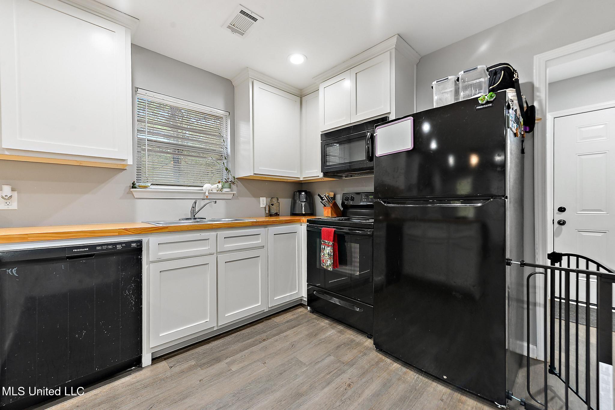 196 C Easley Road Lucedale, MS 39452 - Photo 9 of 19 009