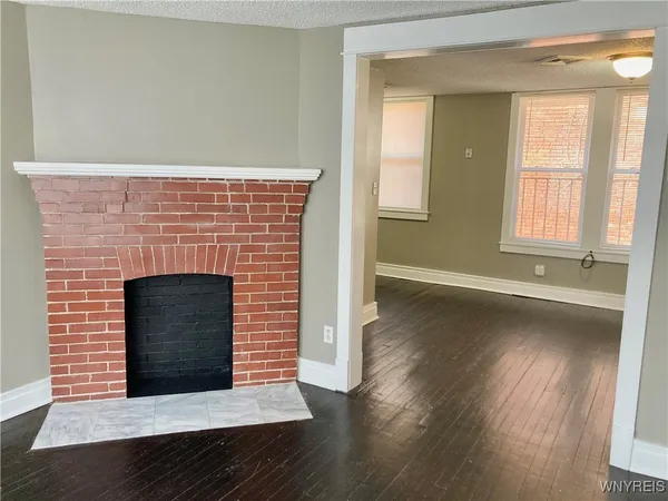 $925 | 294 South Elmwood Avenue, Unit 1, Buffalo, NY 14201