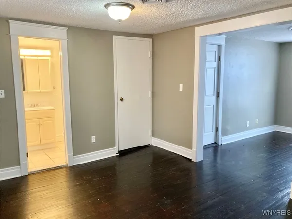 $925 | 294 South Elmwood Avenue, Unit 1, Buffalo, NY 14201