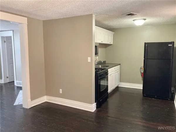 $925 | 294 South Elmwood Avenue, Unit 1, Buffalo, NY 14201