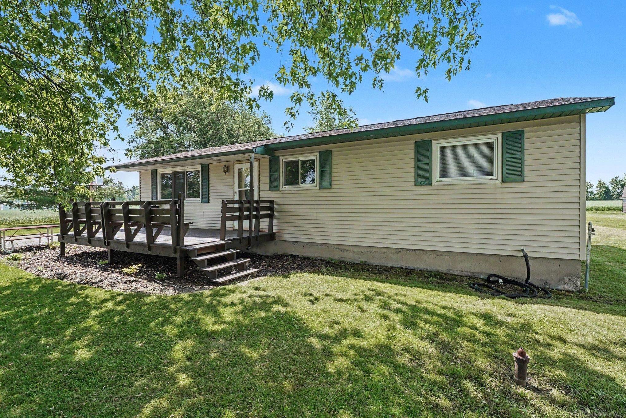 1944 East River Road Kawkawlin, MI 48631 - Photo 2 of 36