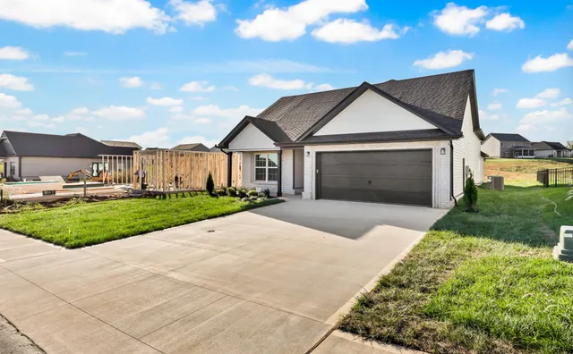 $369,900 | 614 Kinross Drive, Clarksville, TN 37043