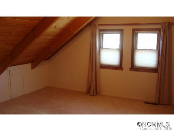 95 Hampton Road Leicester, NC 28748 - Photo 10 of 24