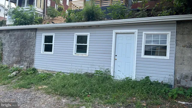 a view of a house and outdoor space