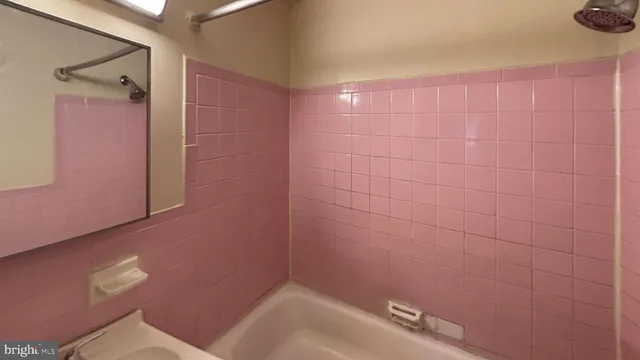 $945 | 2122 Granite Street, Unit 1, Philadelphia, PA 19124