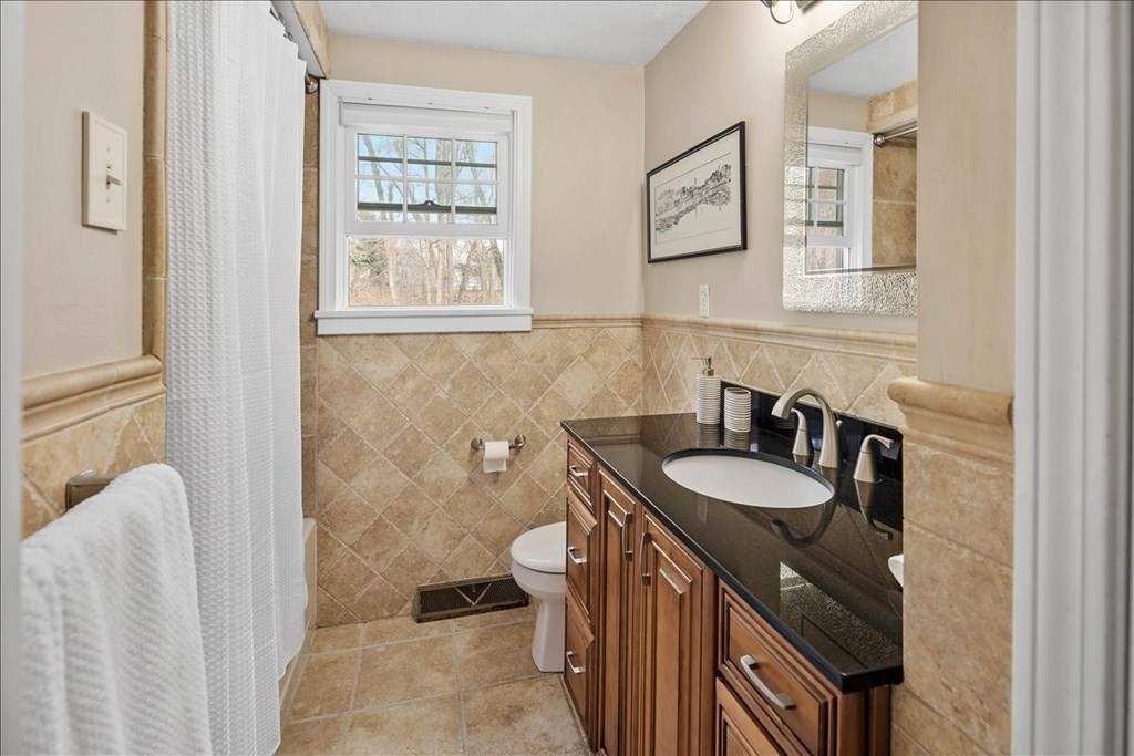 4 Winthrop Road Hingham, MA 02043 - Photo 16 of 29