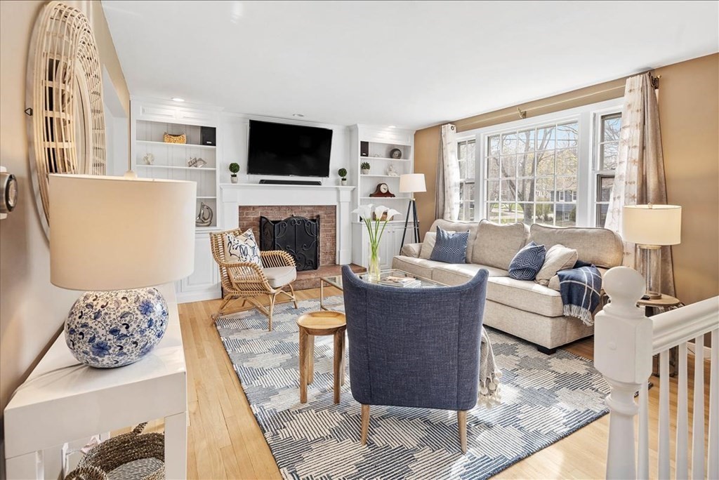 4 Winthrop Road Hingham, MA 02043 - Photo 3 of 29