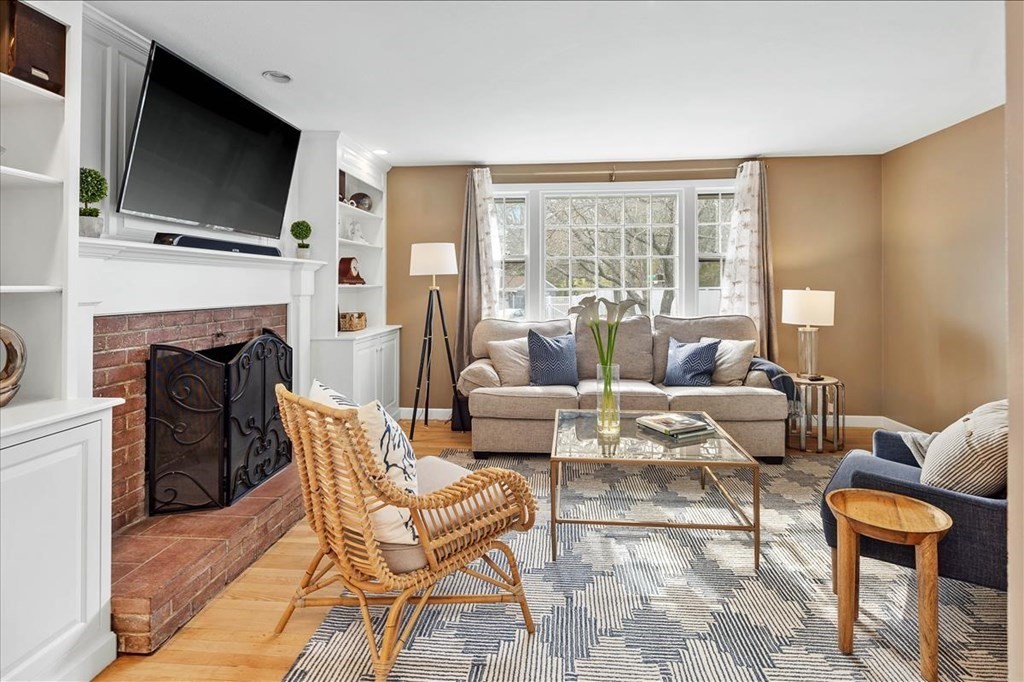 4 Winthrop Road Hingham, MA 02043 - Photo 4 of 29