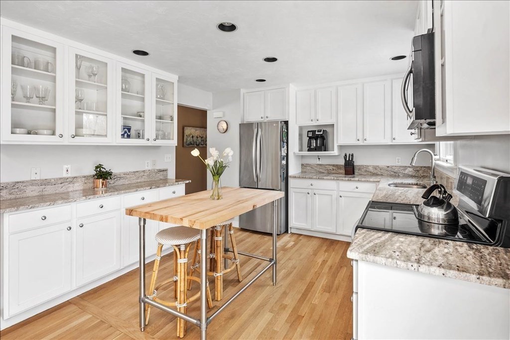 4 Winthrop Road Hingham, MA 02043 - Photo 9 of 29