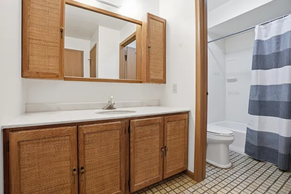 $164,900 | 2007 West 45th Street, Unit 307, Highland, IN 46322