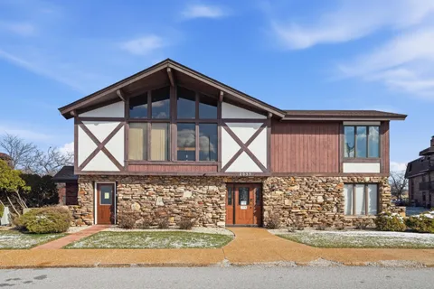 $164,900 | 2007 West 45th Street, Unit 307, Highland, IN 46322