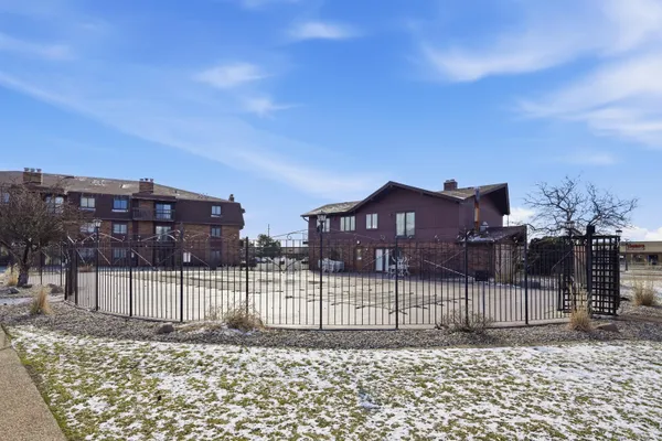 $164,900 | 2007 West 45th Street, Unit 307, Highland, IN 46322