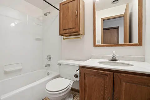 $164,900 | 2007 West 45th Street, Unit 307, Highland, IN 46322
