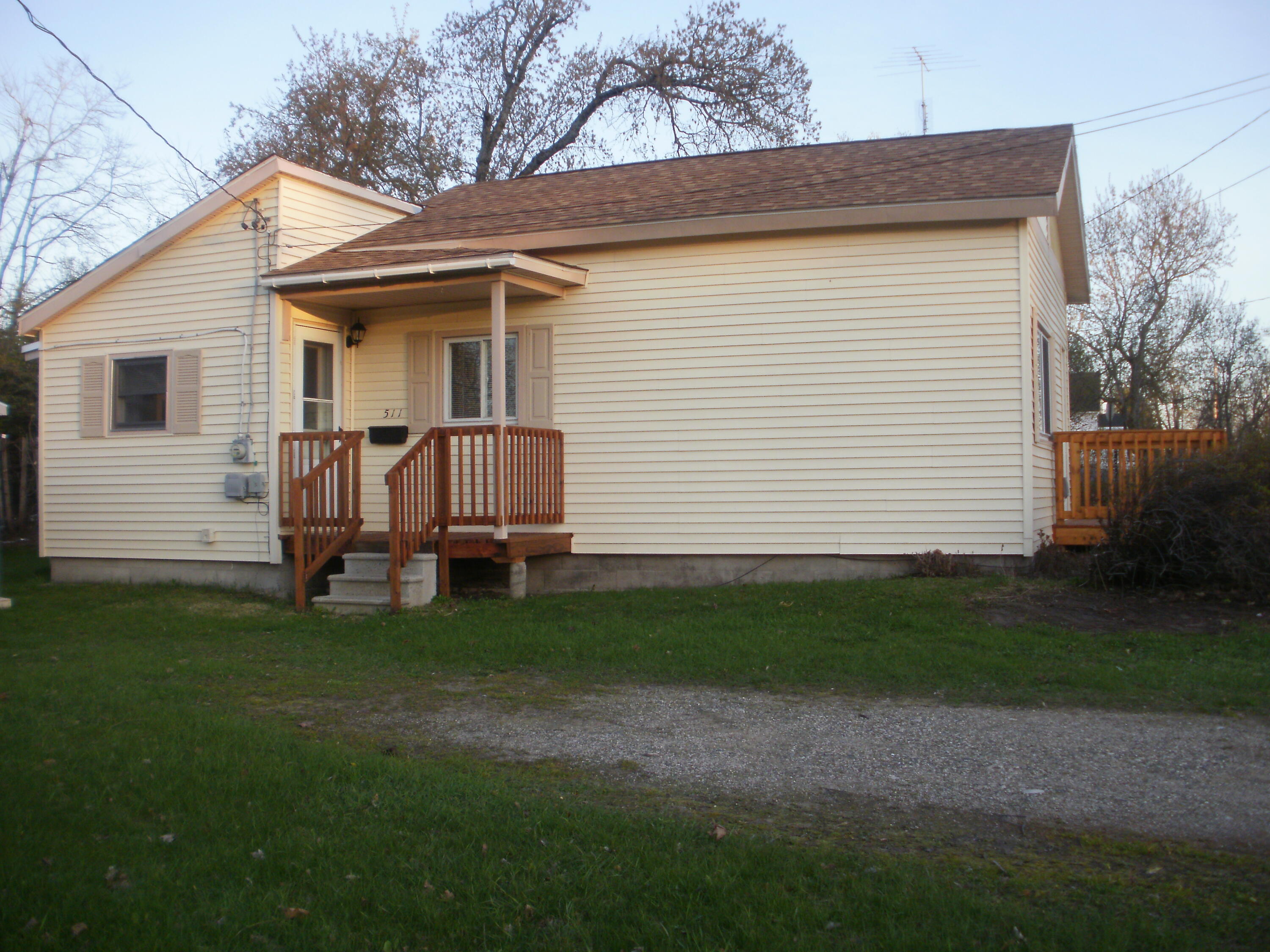 511 Palmyra Street Cheboygan, MI 49721 - Photo 2 of 42 Side of Home