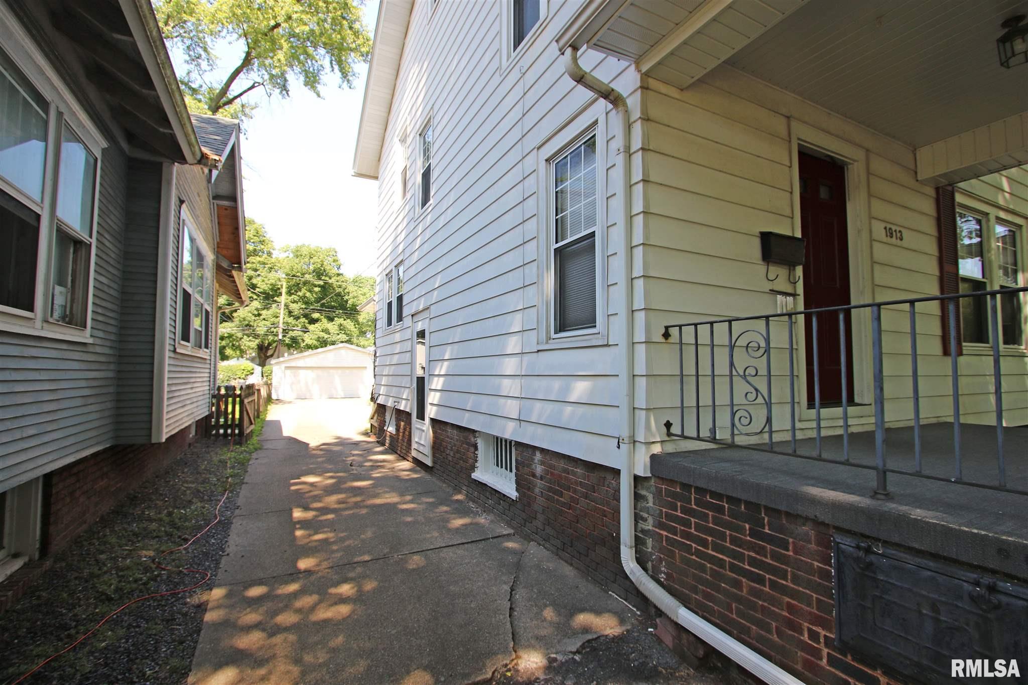 1913 South Spring Street Springfield, IL 62704 - Photo 8 of 49