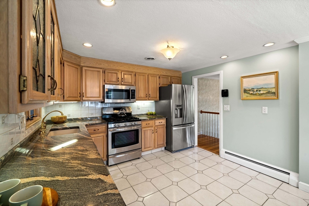 14 Belmont Road Burlington, MA 01803 - Photo 10 of 41