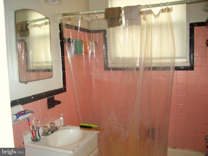 4937 Sargent Road Northeast Washington, DC 20017 - Photo 2 of 13 Bath