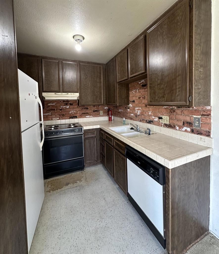 462 Bluffview Road Spring Valley, CA 91977 - Photo 3 of 15