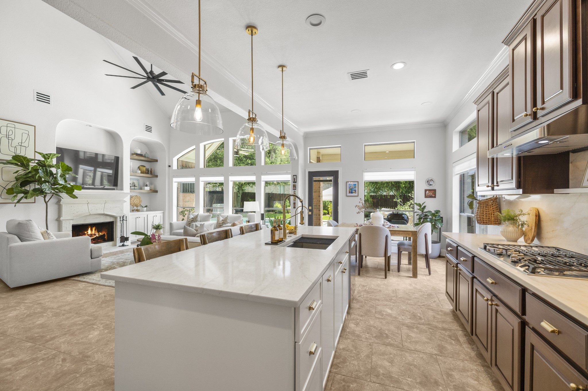 26 Winhall Place The Woodlands, TX 77354 - Photo 17 of 49 Seamless indoor-outdoor living.