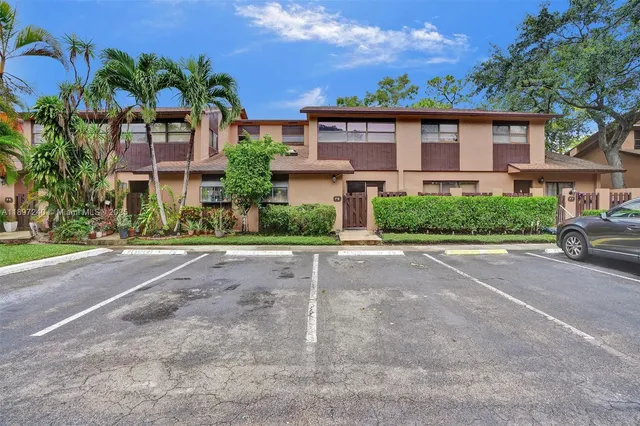 $390,000 | 7780 Northwest 79th Avenue, Unit F6, Tamarac, FL 33321