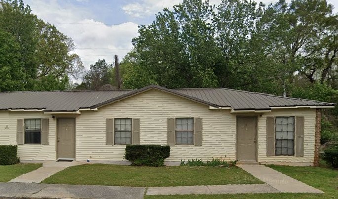 135 Armory Street Other, AL 35072 - Photo 4 of 6 a front view of a house