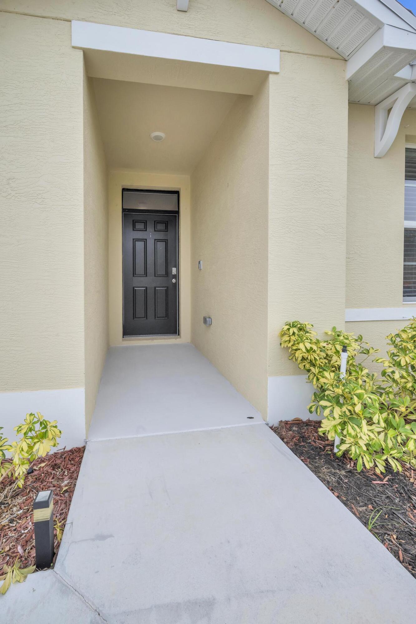 3205 Trinity Circle Fort Pierce, FL 34945 - Photo 3 of 52 A8E96896-6482-4857-A897-4AB8503D053C