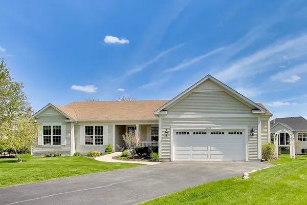 $565,000 | 1126 Oak Point Court, Antioch, IL 60002