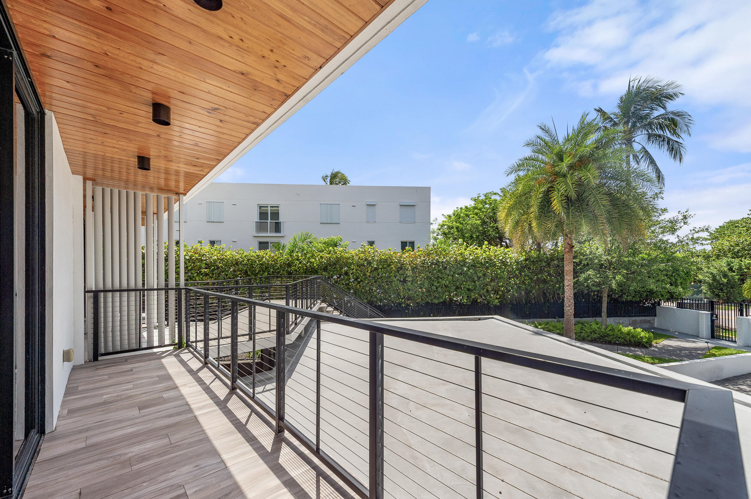 106 Inlet Way, Unit 103 Singer Island, FL 33404 - Photo 26 of 29 a view of a house with a patio