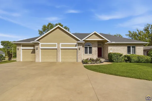 $469,900 | 4500 Southwest Moundview Drive, Topeka, KS 66610