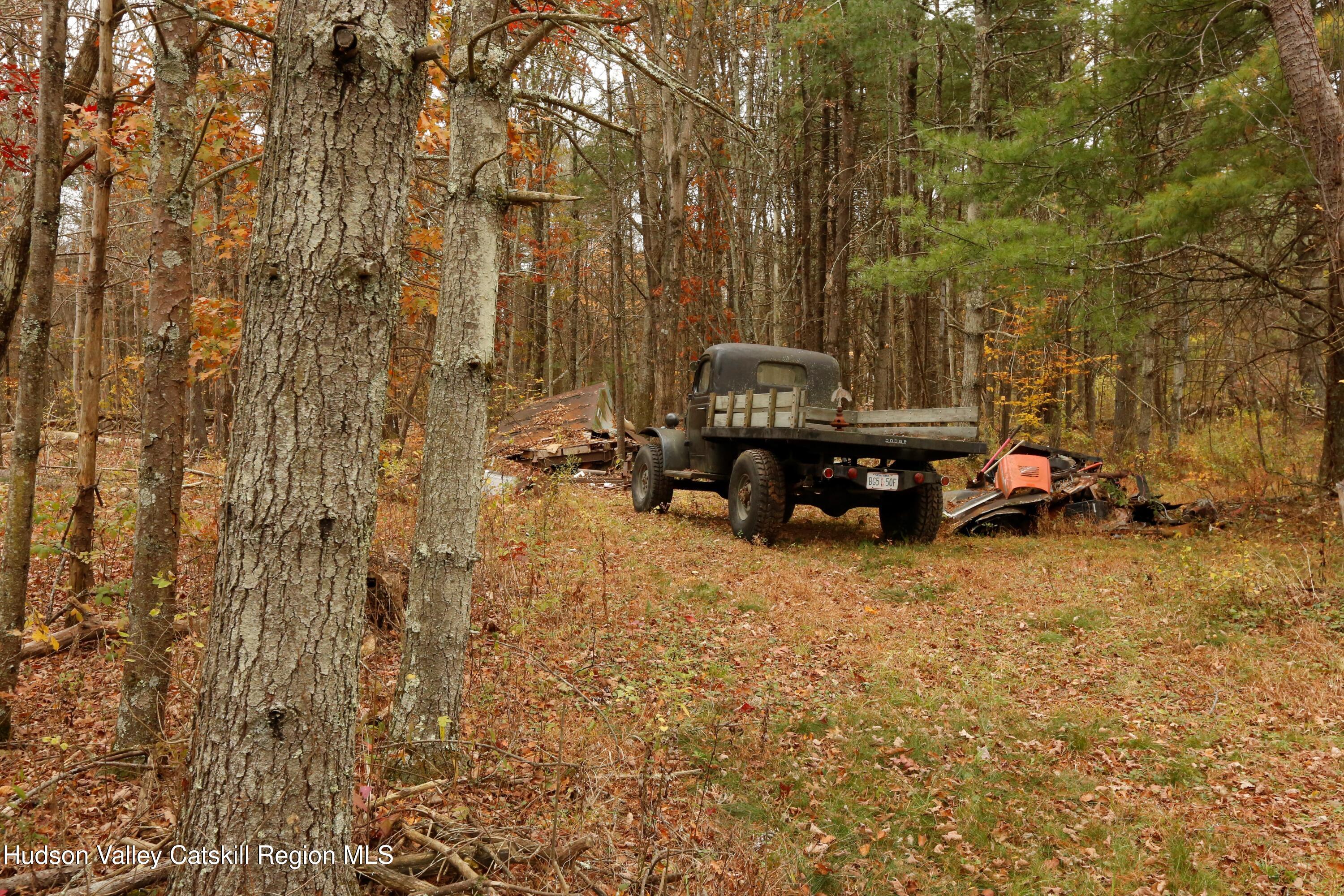 424 High Falls Road Saugerties, NY 12477 - Photo 21 of 24 a backyard of a house with table and chairs
