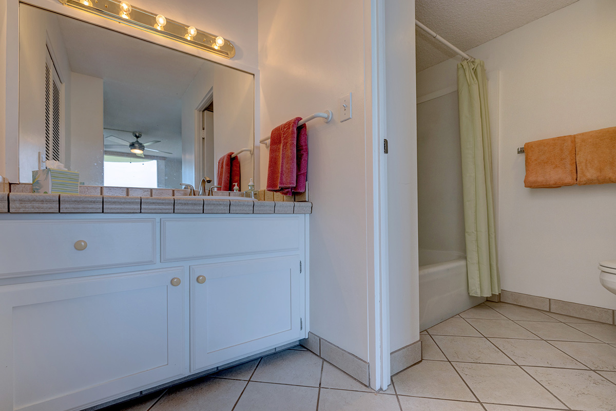 101 Aupuni Street, Unit 802 Hilo, HI 96720 - Photo 13 of 29 a bathroom with a sink and a mirror