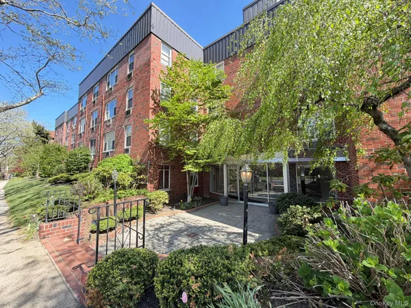 $299,000 | 185 South Middle Neck Road, Unit 3C, Great Neck, NY 11021