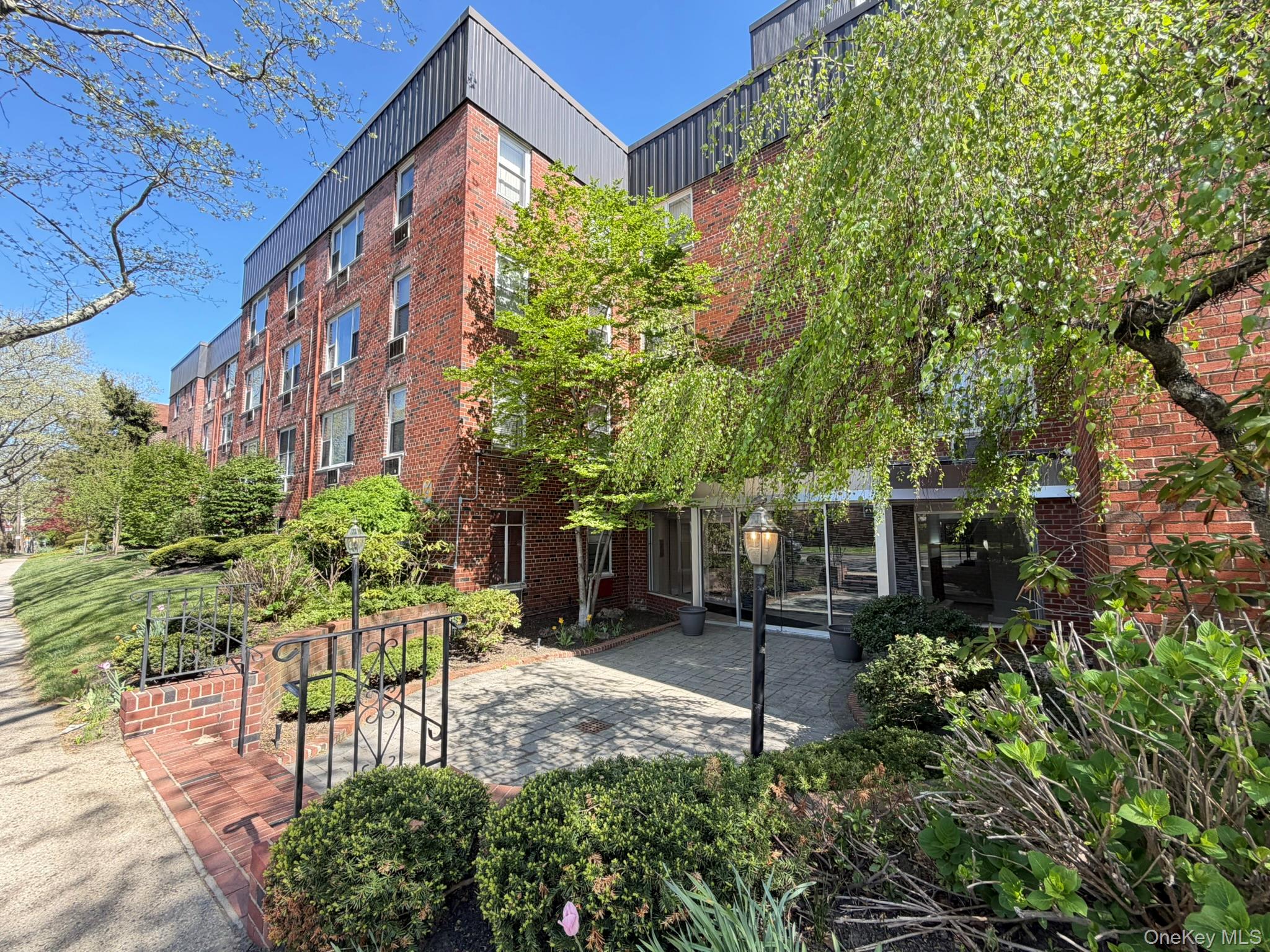 185 South Middle Neck Road, Unit 3C Great Neck, NY 11021 - Photo 2 of 13