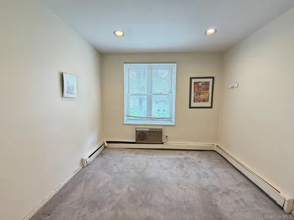 $299,000 | 185 South Middle Neck Road, Unit 3C, Great Neck, NY 11021