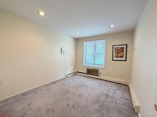 $299,000 | 185 South Middle Neck Road, Unit 3C, Great Neck, NY 11021