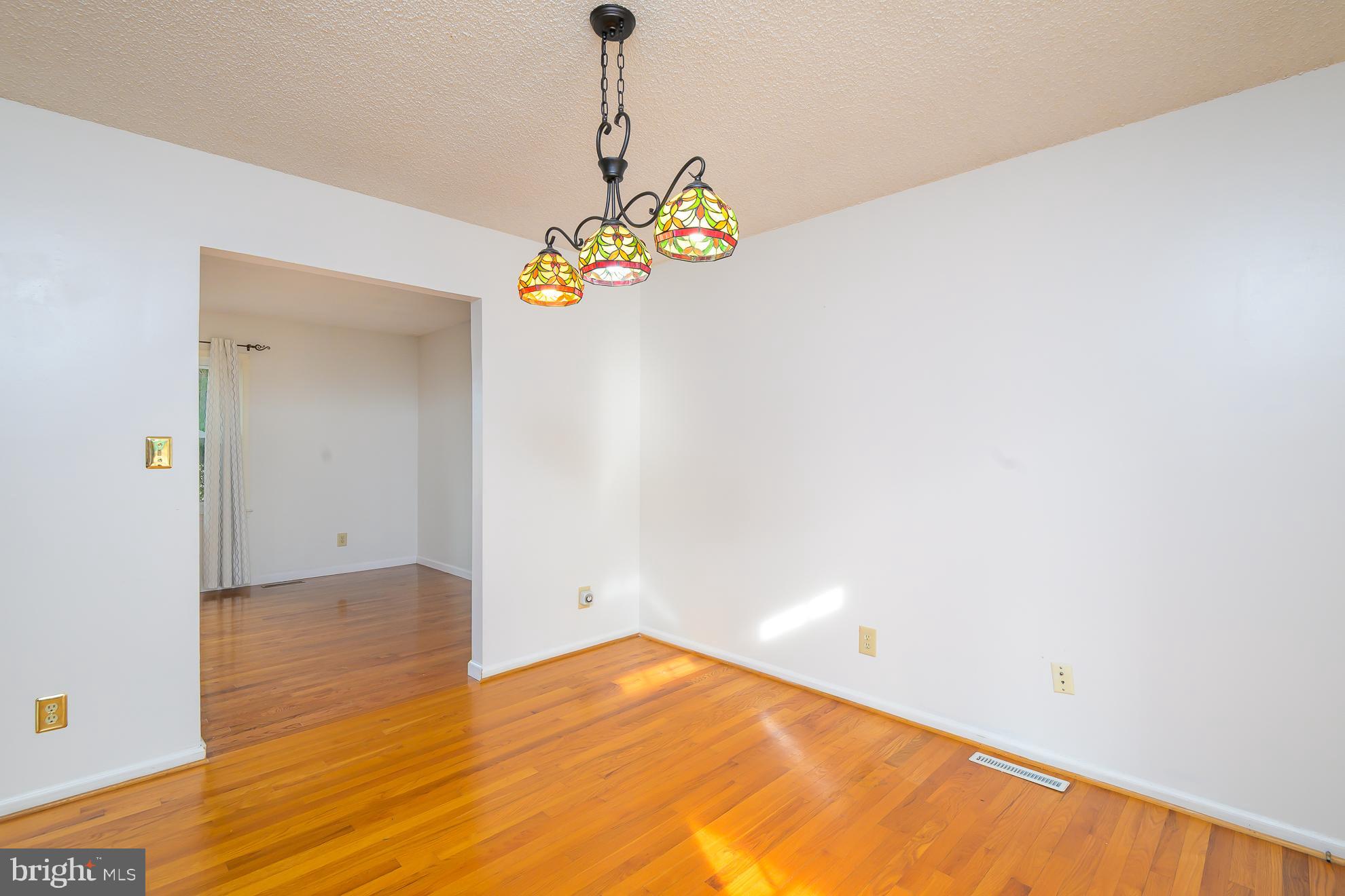 50 Olde Concord Road Stafford, VA 22554 - Photo 13 of 41 Bright space with charming light fixture.
