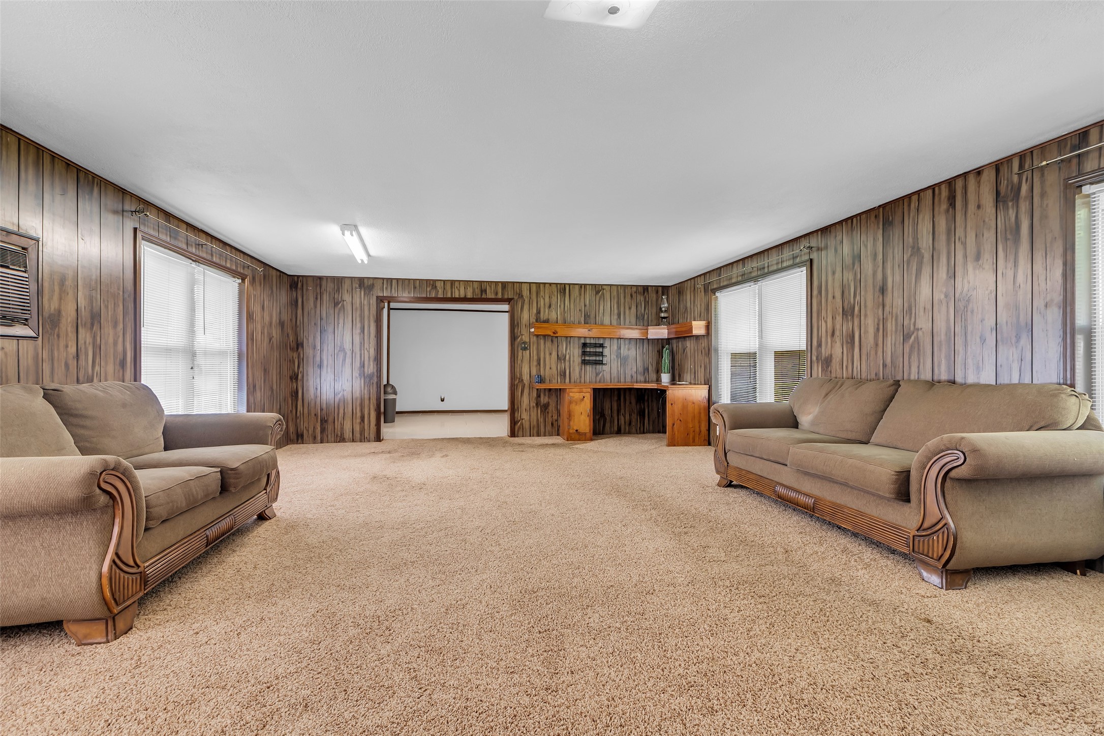302 Channelview Drive Anahuac, TX 77514 - Photo 18 of 35 a living room with furniture and a couch