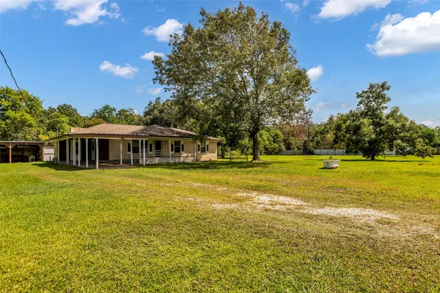 $255,000 | 302 Channelview Drive, Anahuac, TX 77514