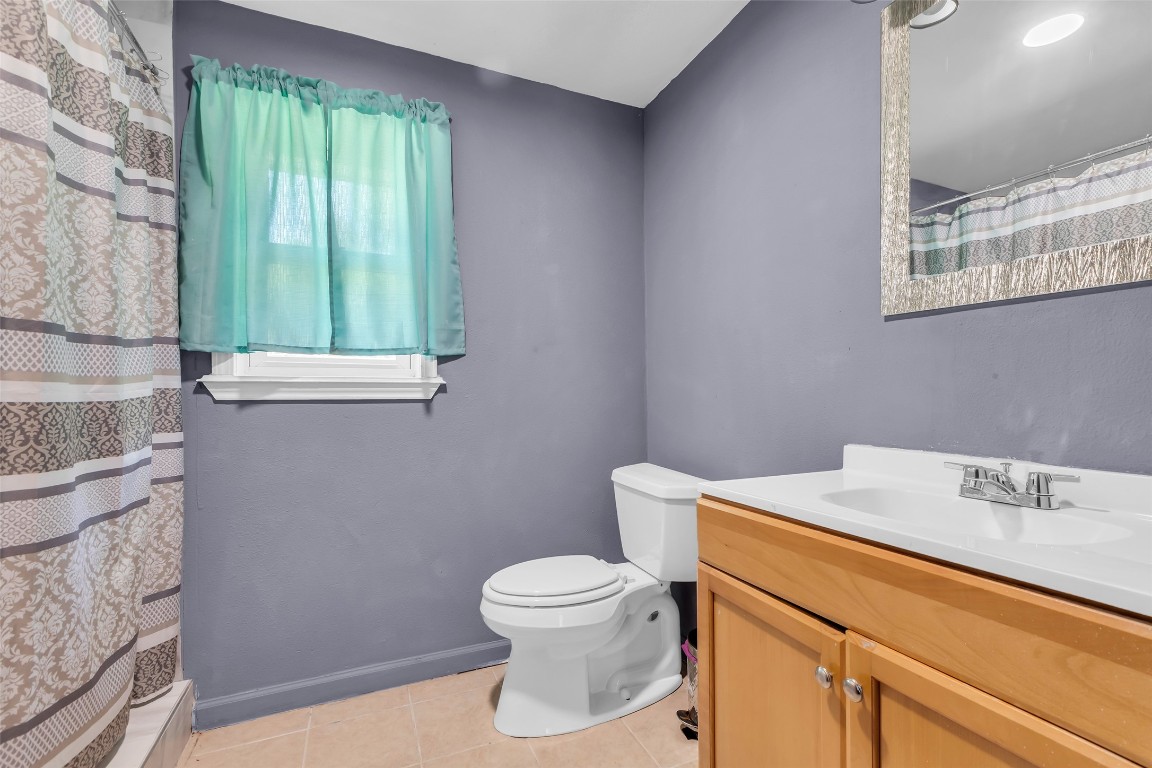 302 Channelview Drive Anahuac, TX 77514 - Photo 21 of 35 a bathroom with a toilet a sink and a window